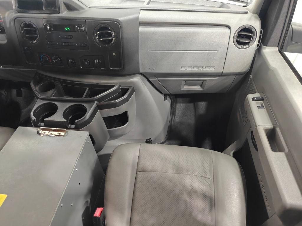 Used 2014 Ford E-250 and Econoline 250 Extended w/ Power Group RWD image 23