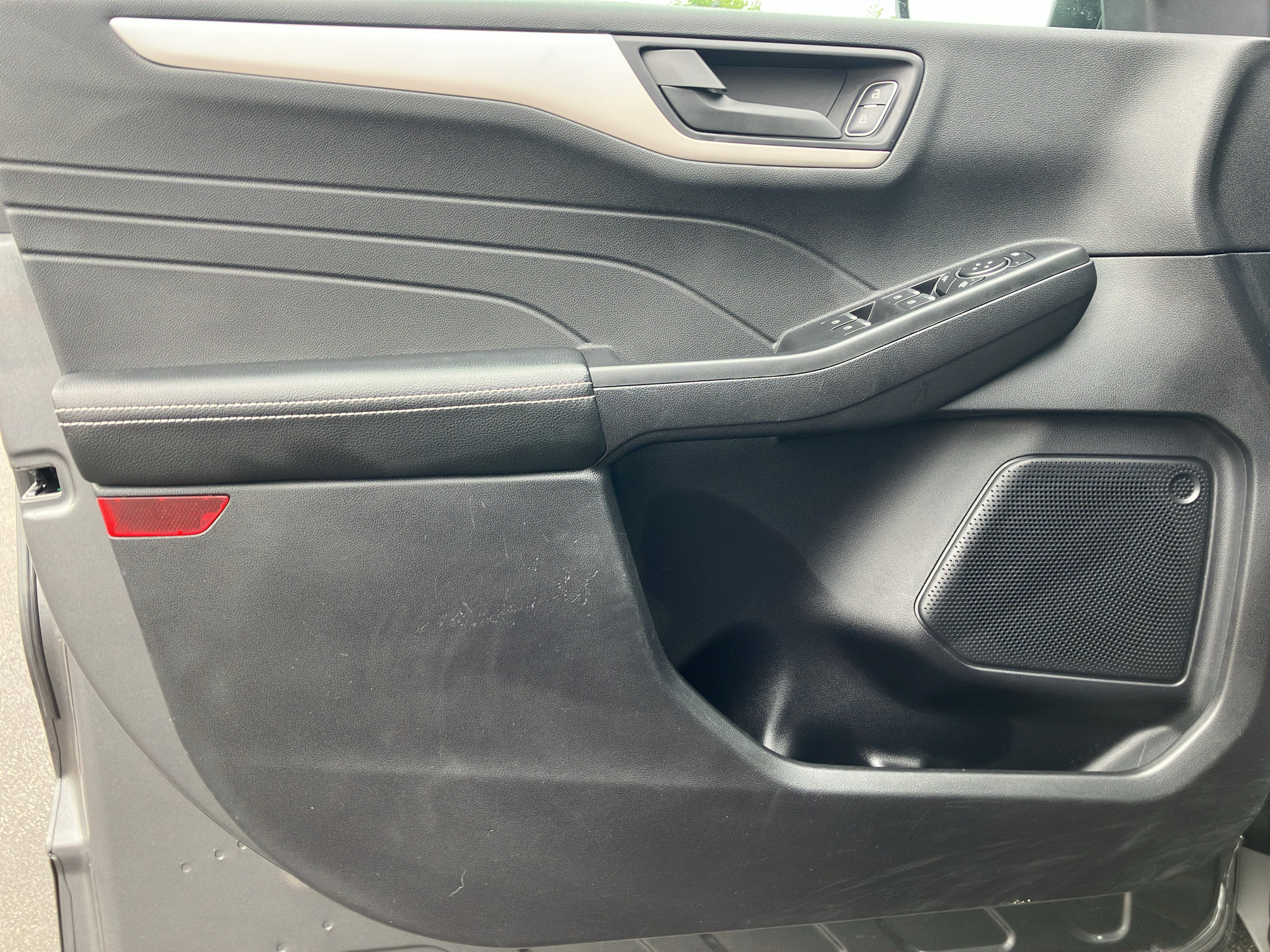 Used 2022 Ford Escape SE w/ SE Sport Appearance Package FWD image 12