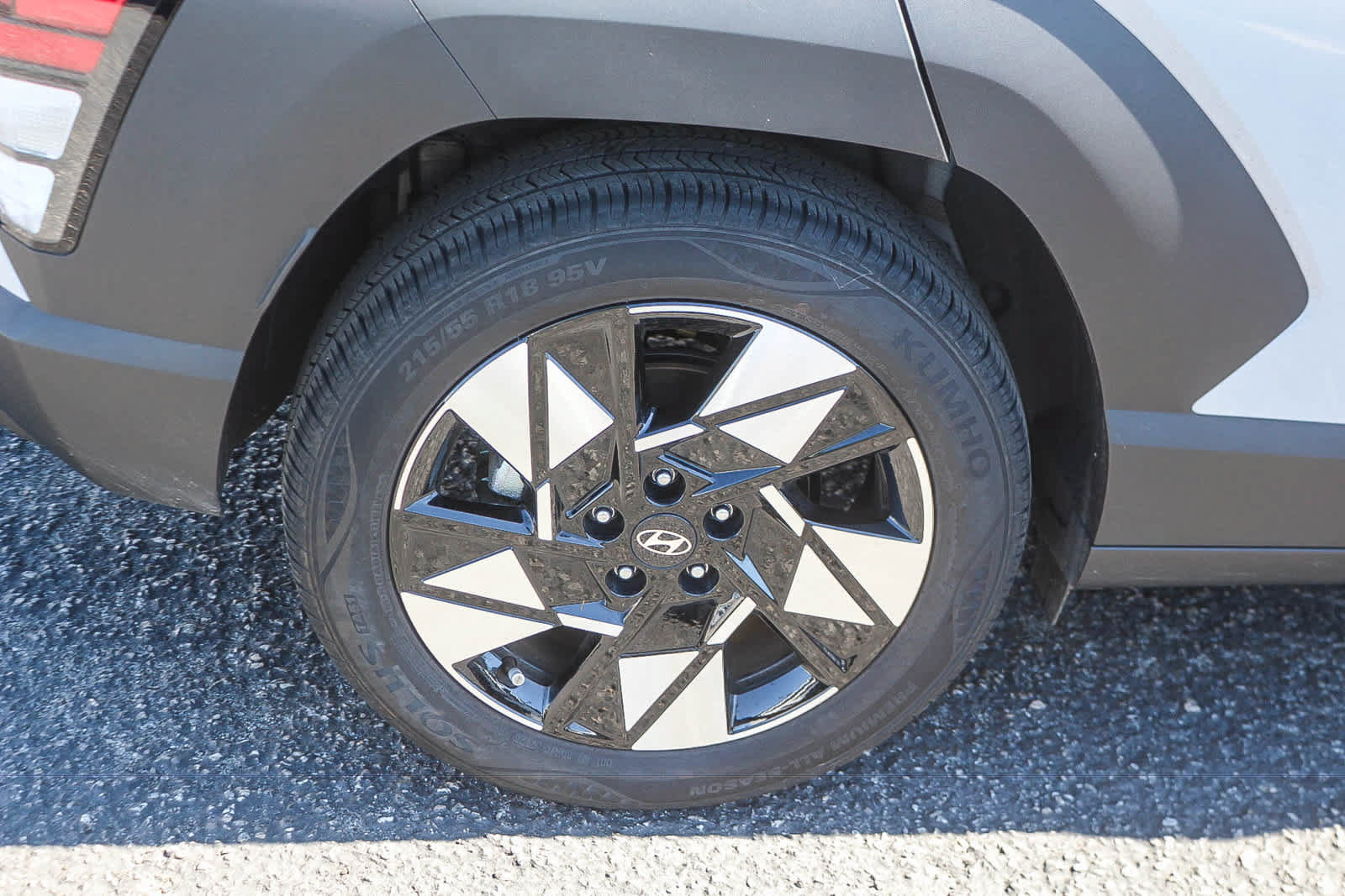 Used 2024 Hyundai Kona SEL FWD image 11