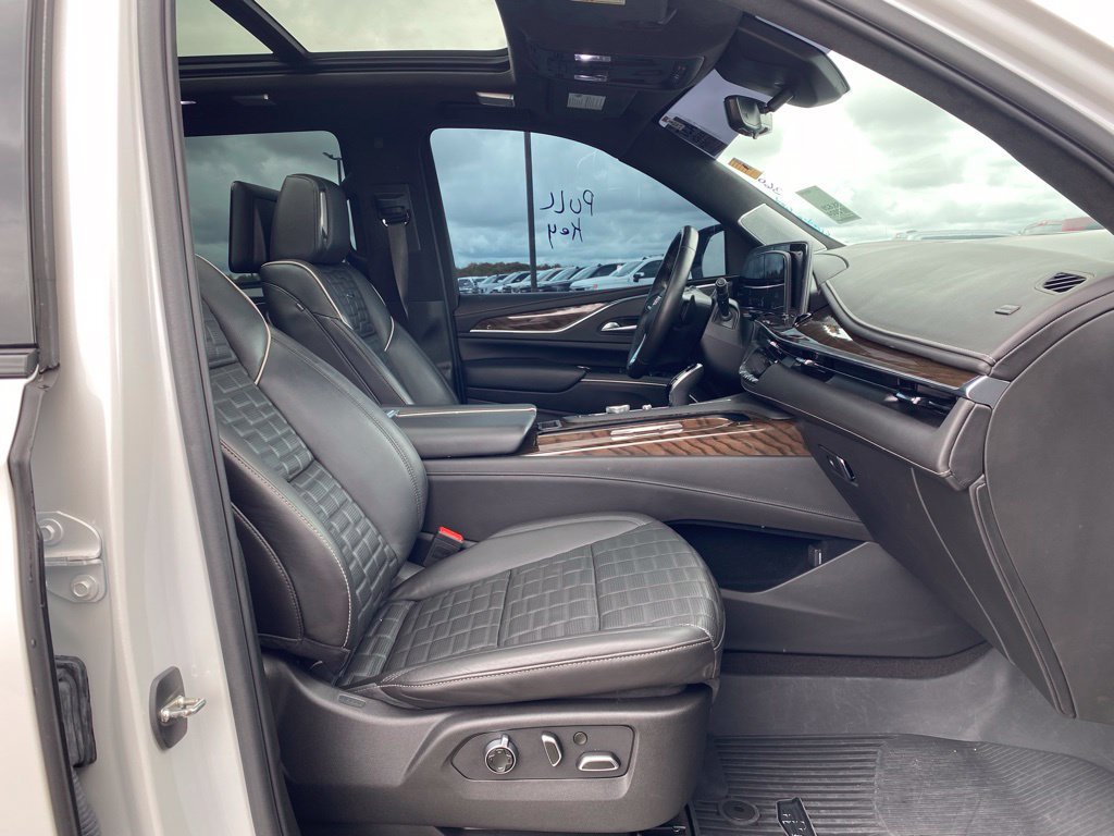 Used 2024 Cadillac Escalade Sport Platinum w/ LPO, ONYX Package AWD/4WD image 20
