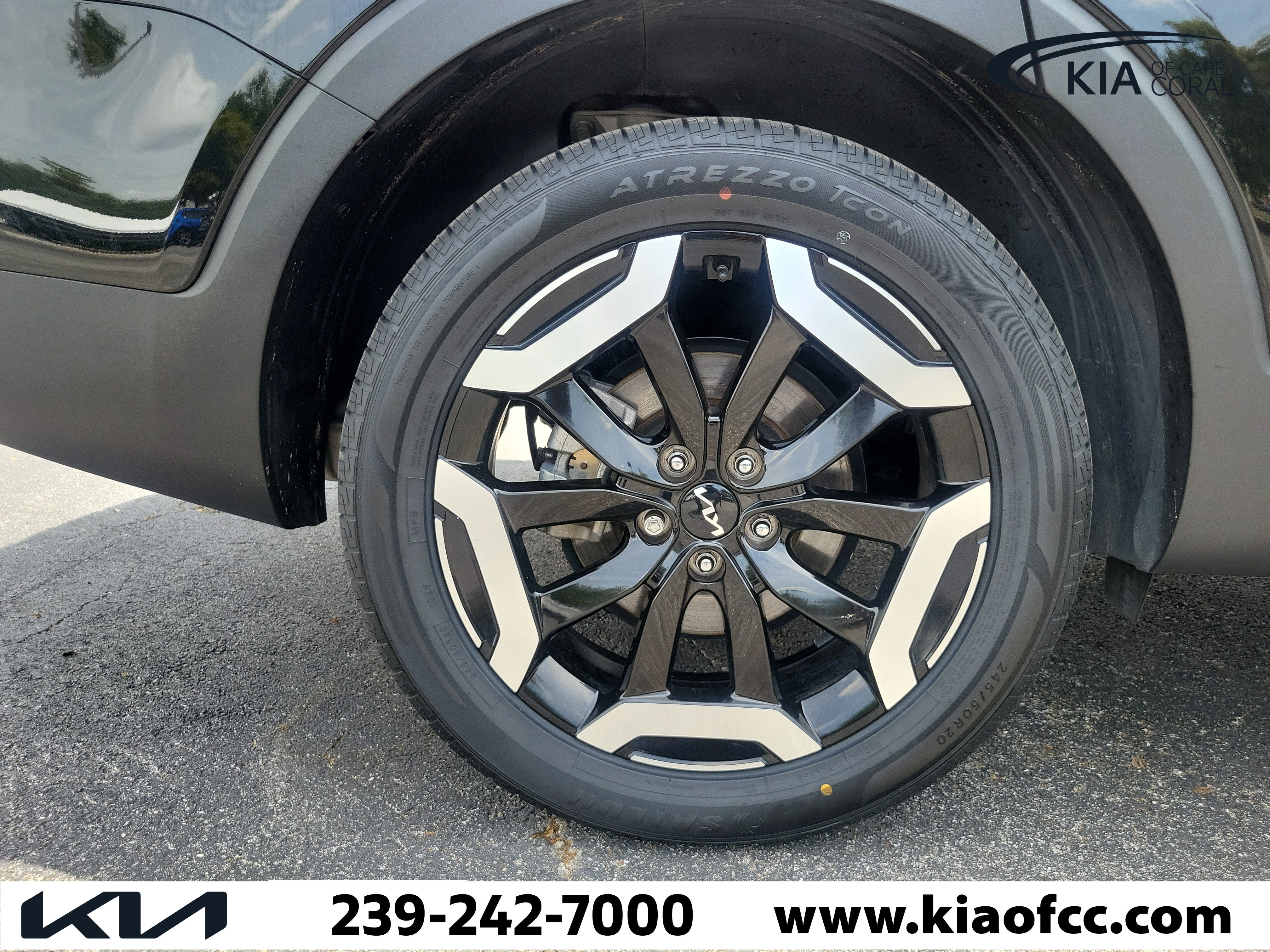 Certified 2024 Kia Telluride S w/ S Sunroof Package AWD/4WD image 7