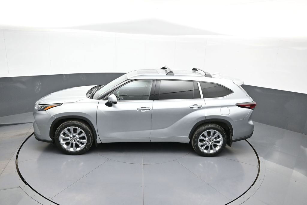 Certified 2024 Toyota Highlander Limited AWD/4WD image 43