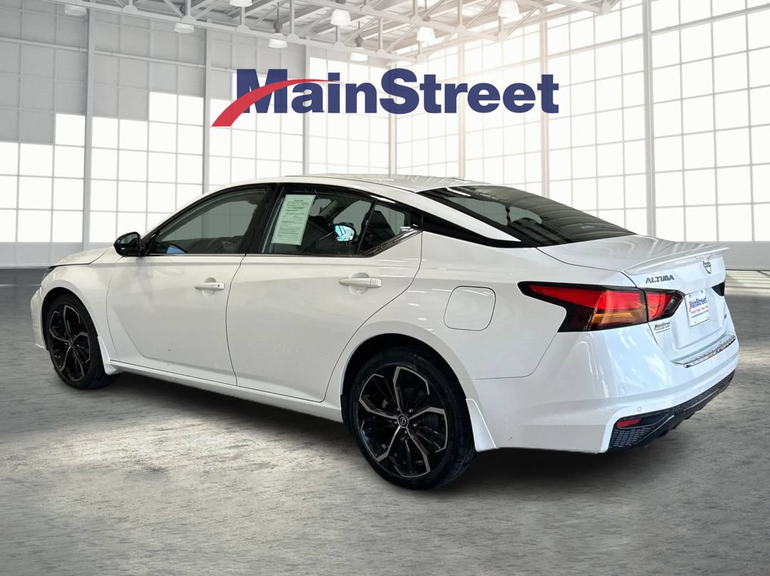 Used 2023 Nissan Altima 2.5 SR w/ SR Premium Package AWD/4WD image 3