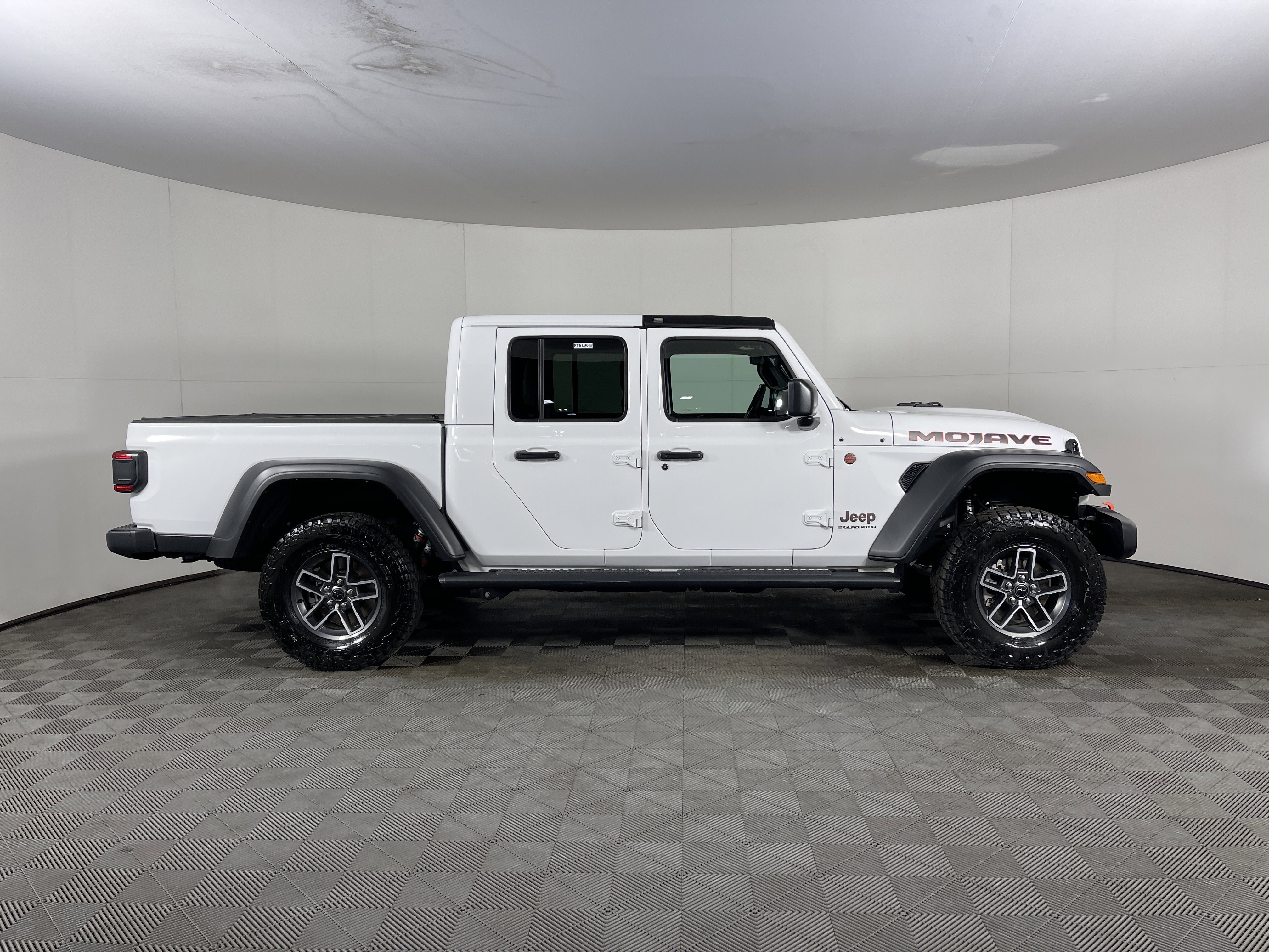 Used 2024 Jeep Gladiator Mojave w/ Convenience Group image 5