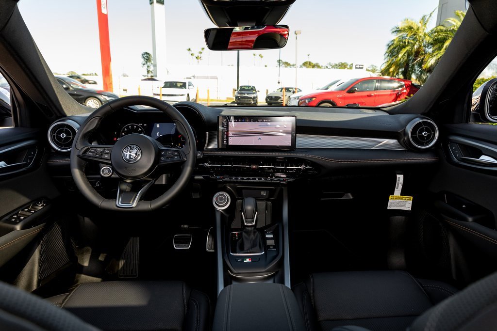 New 2025 Alfa Romeo Tonale w/ Premium Package image 22