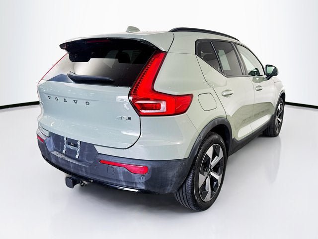 Used 2023 Volvo XC40 B5 Plus w/ Driver Assist Package AWD/4WD image 5