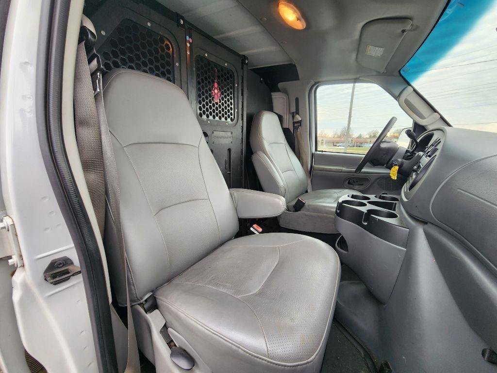 Used 2006 Ford E-350 and Econoline 350 Super Duty RWD image 16