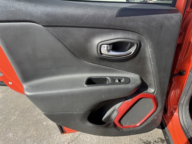 Used 2017 Jeep Renegade Trailhawk image 37