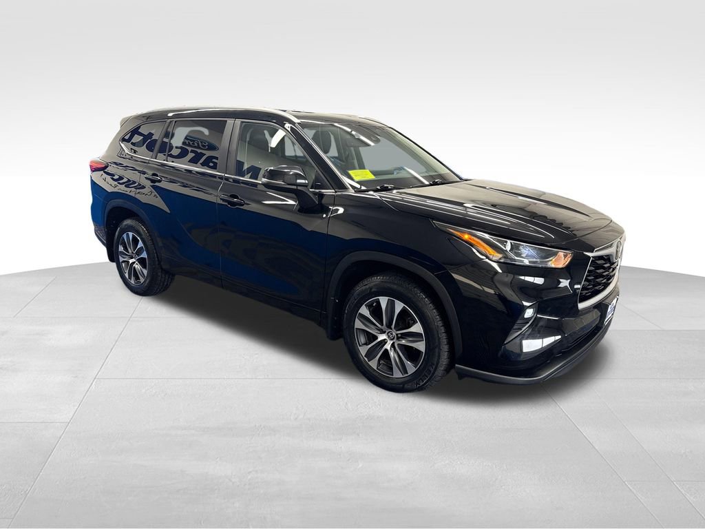 Used 2023 Toyota Highlander XLE AWD/4WD image 13