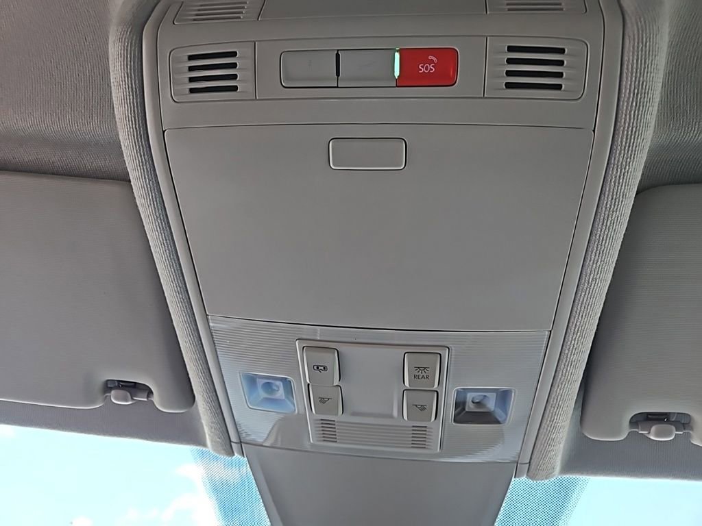 Used 2024 Volkswagen Tiguan SE image 27