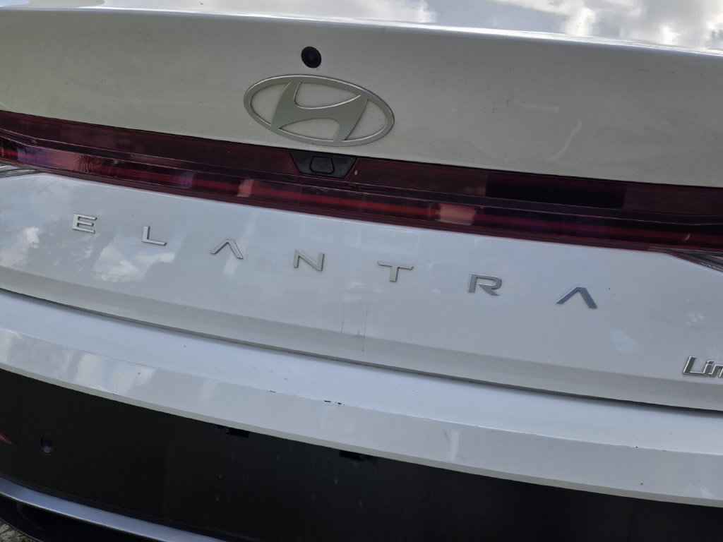 Certified 2024 Hyundai Elantra Limited FWD image 10