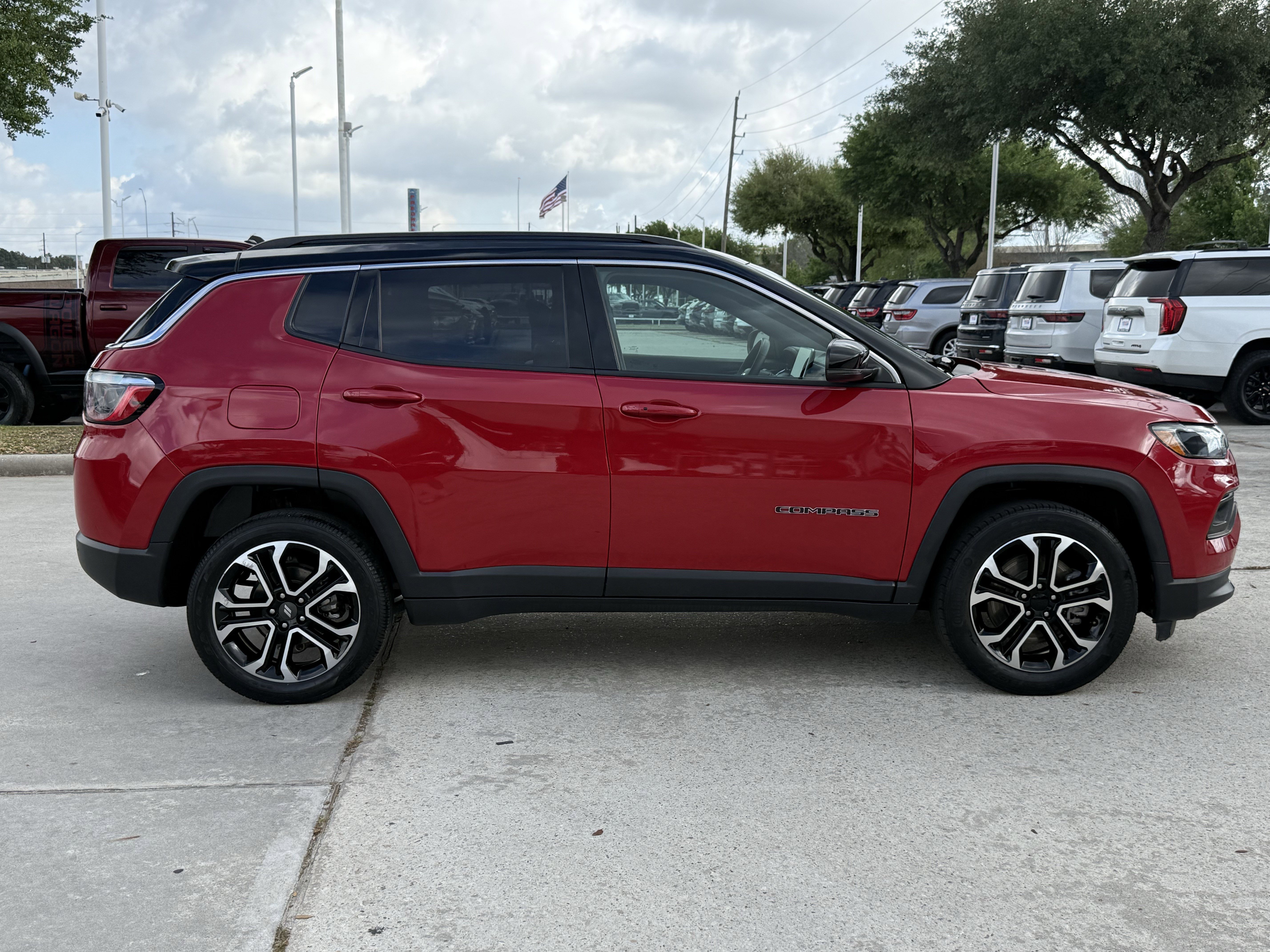 Used 2023 Jeep Compass Limited image 3
