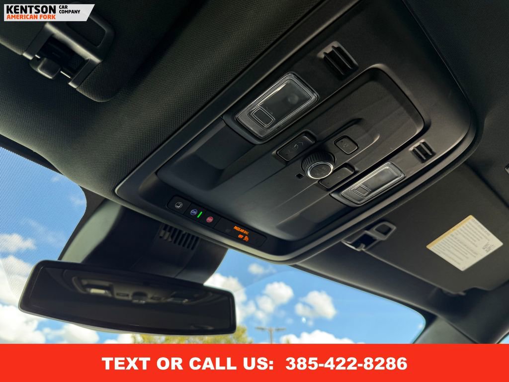 Used 2025 GMC Yukon XL AT4 image 28