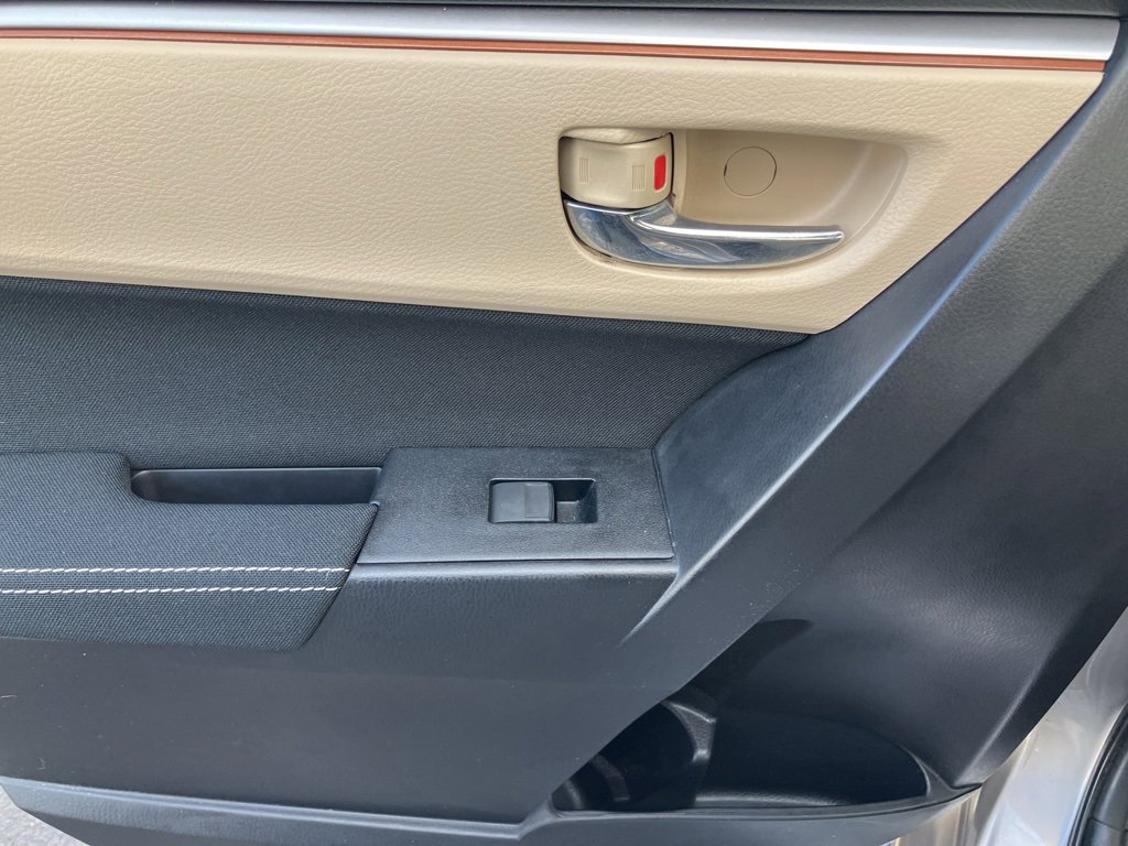 Used 2015 Toyota Corolla L image 38