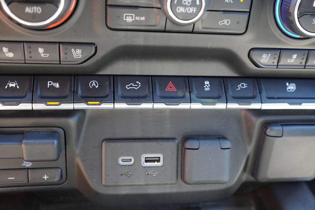 Certified 2019 Chevrolet Silverado 1500 LTZ w/ LTZ Premium Package AWD/4WD image 33