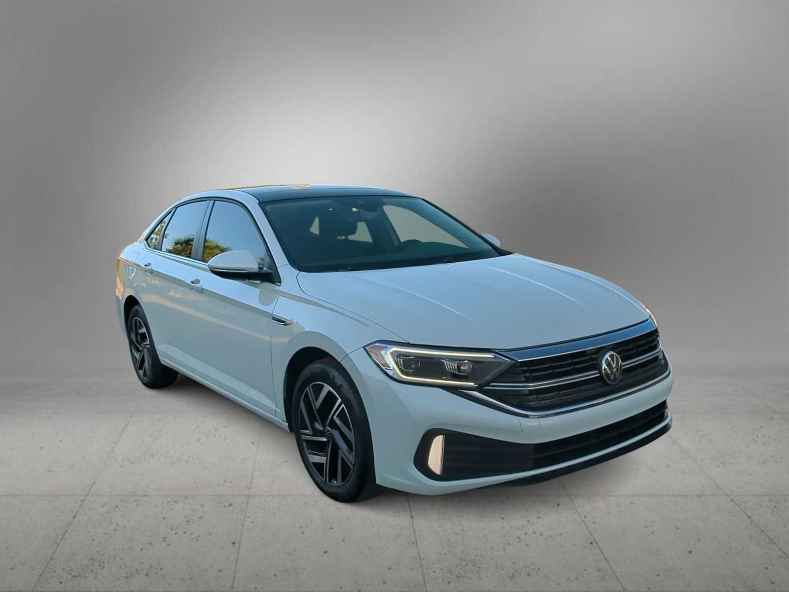 Used 2024 Volkswagen Jetta SEL image 2