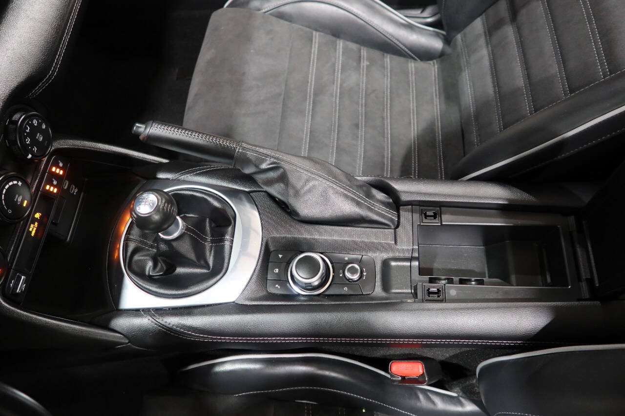 Used 2025 MAZDA MX-5 Miata RF Club RWD image 25