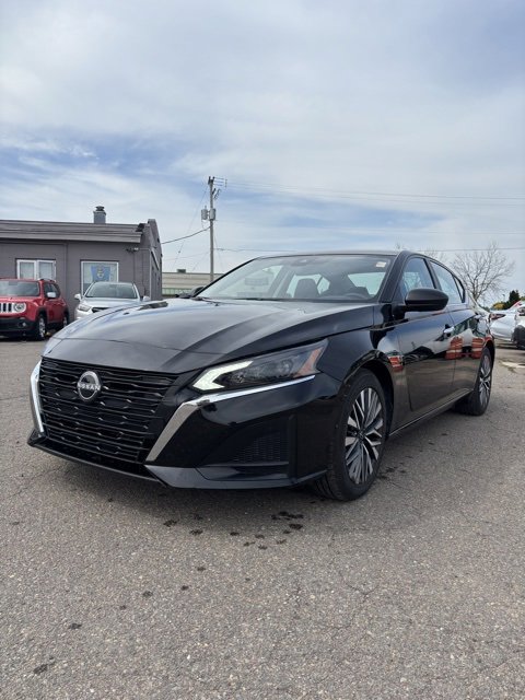 Used 2024 Nissan Altima 2.5 SV image 3