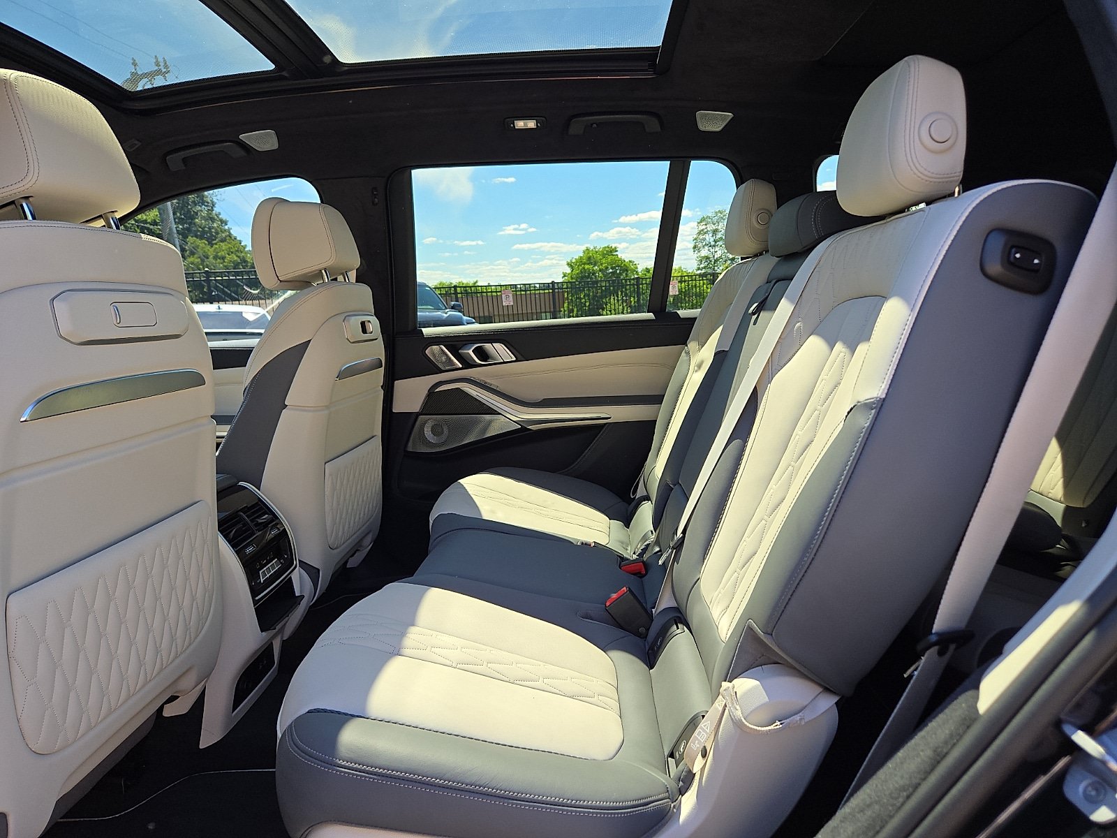Certified 2025 BMW X7 M60i w/ Executive Package AWD/4WD image 10