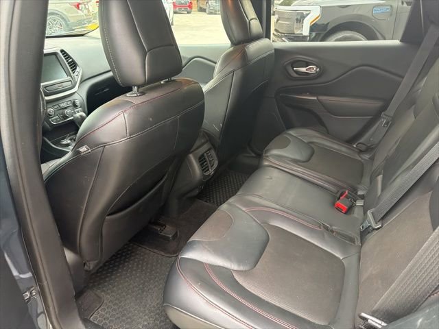 Used 2016 Jeep Cherokee Trailhawk w/ Cold Weather Group image 15