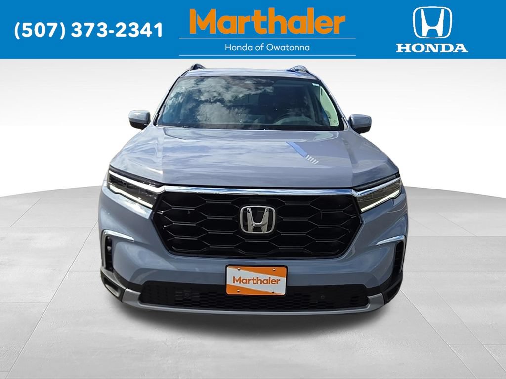 Used 2025 Honda Pilot Touring image 9