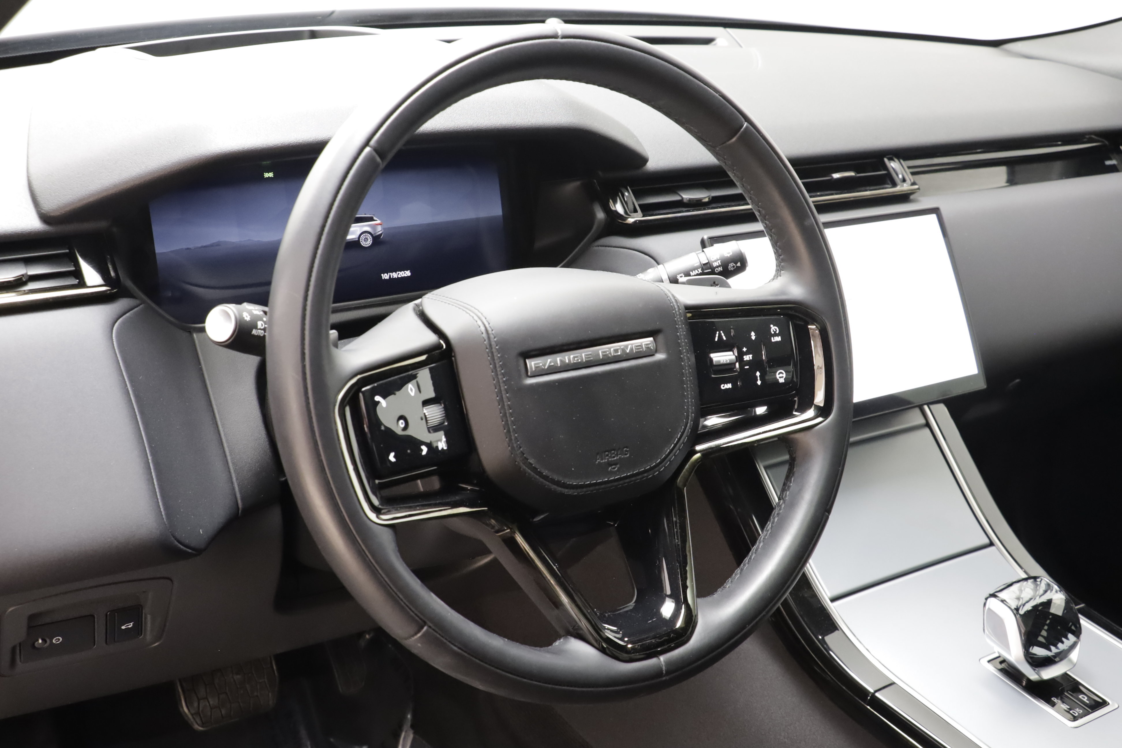 Used 2025 Land Rover Range Rover Velar S AWD/4WD image 8
