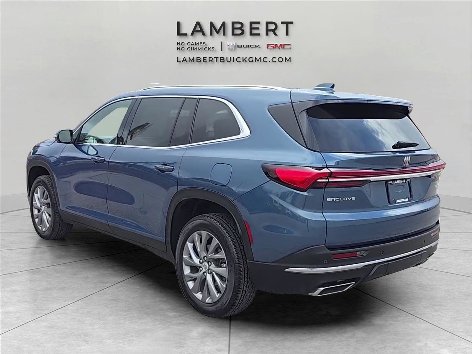 Used 2025 Buick Enclave Preferred image 3