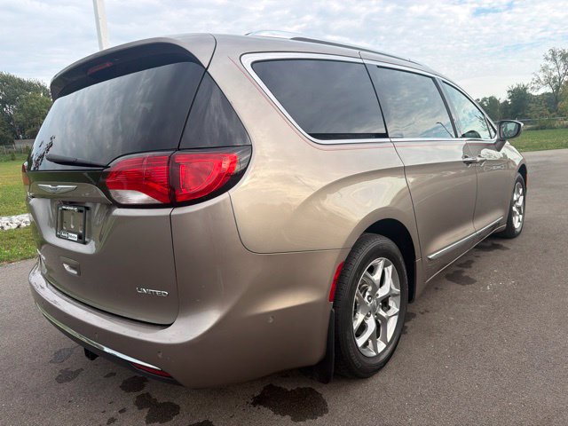 Used 2017 Chrysler Pacifica Limited FWD image 7