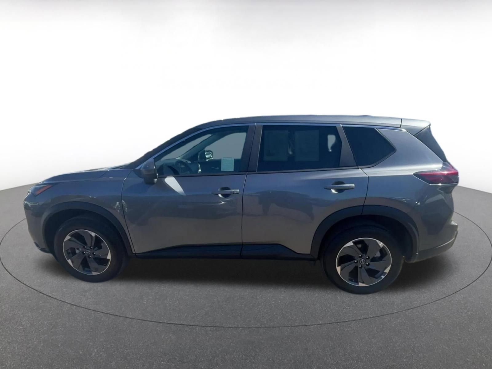 Used 2025 Nissan Rogue SV image 9