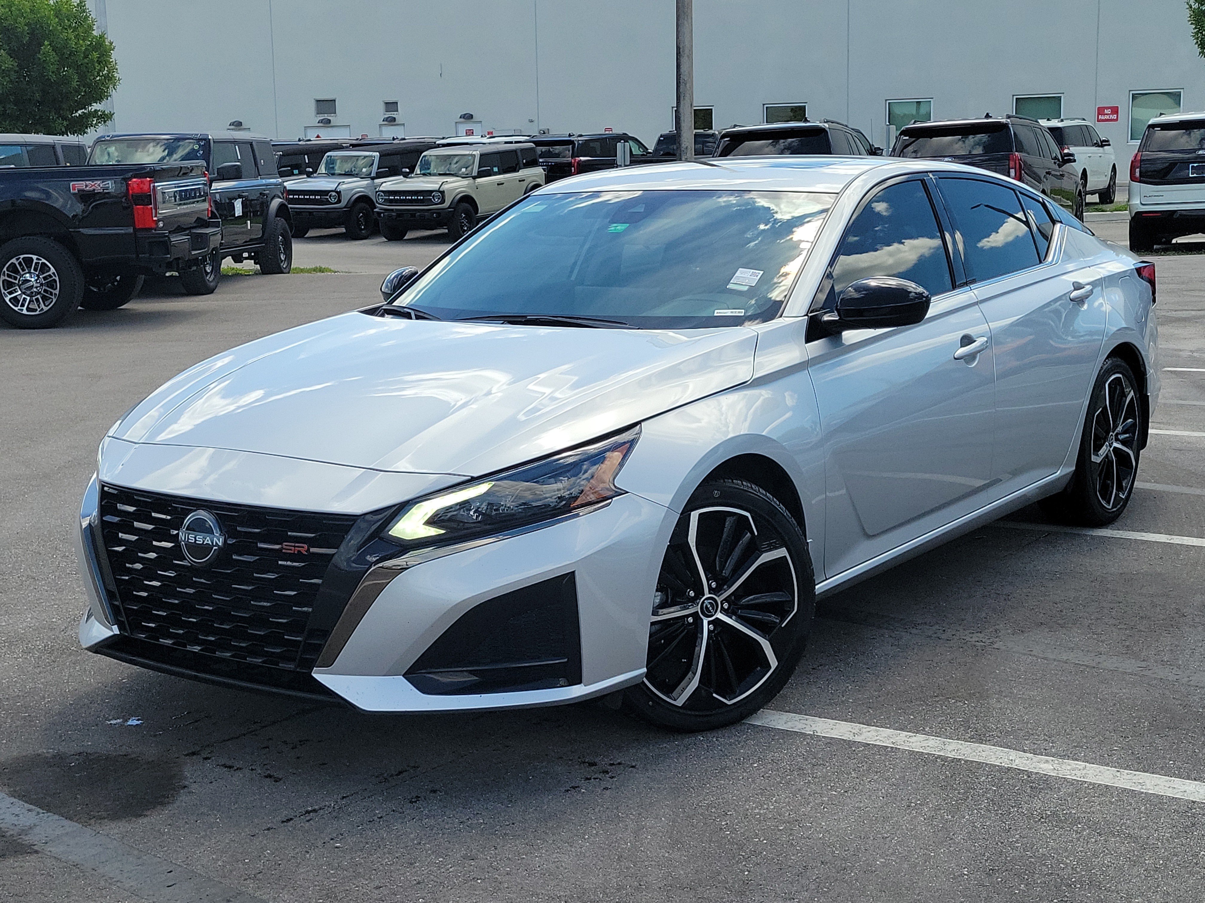 Used 2024 Nissan Altima 2.5 SR w/ SR Premium Package FWD image 36
