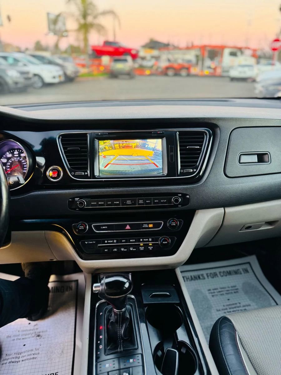 Used 2016 Kia Sedona SX image 17