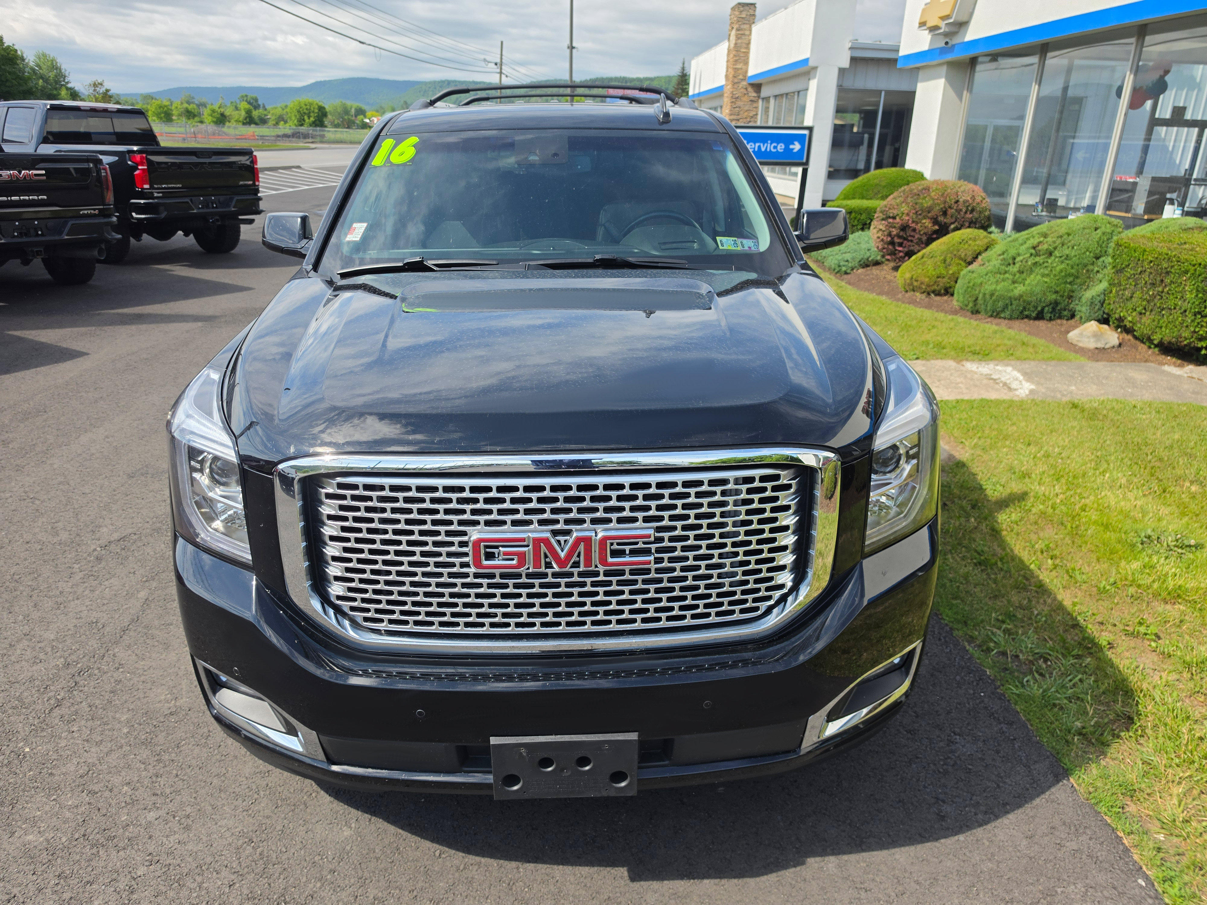 Used 2016 GMC Yukon XL Denali w/ Open Road Package AWD/4WD image 9