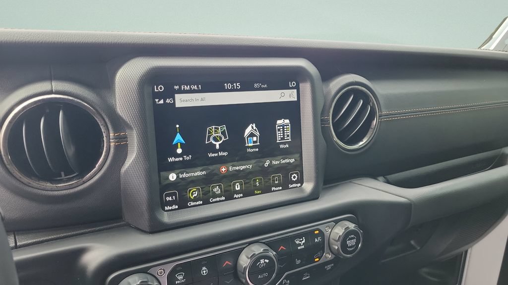 Used 2022 Jeep Wrangler Unlimited Sahara AWD/4WD image 19