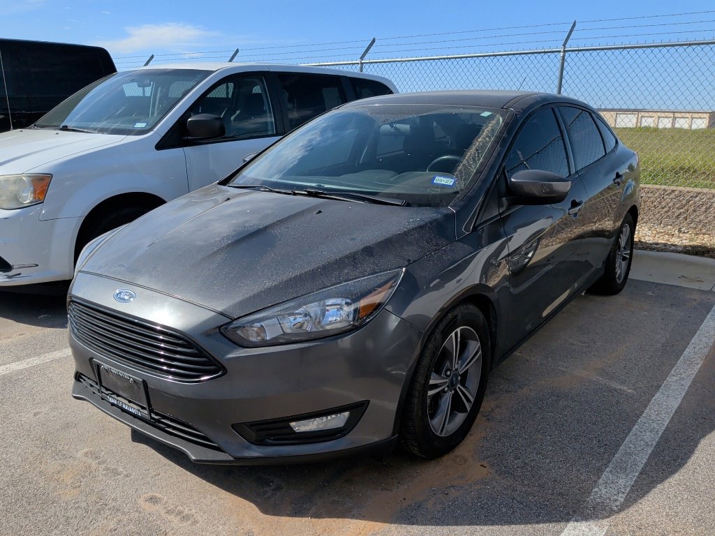 Used 2018 Ford Focus SE w/ SE Appearance Package FWD image 3