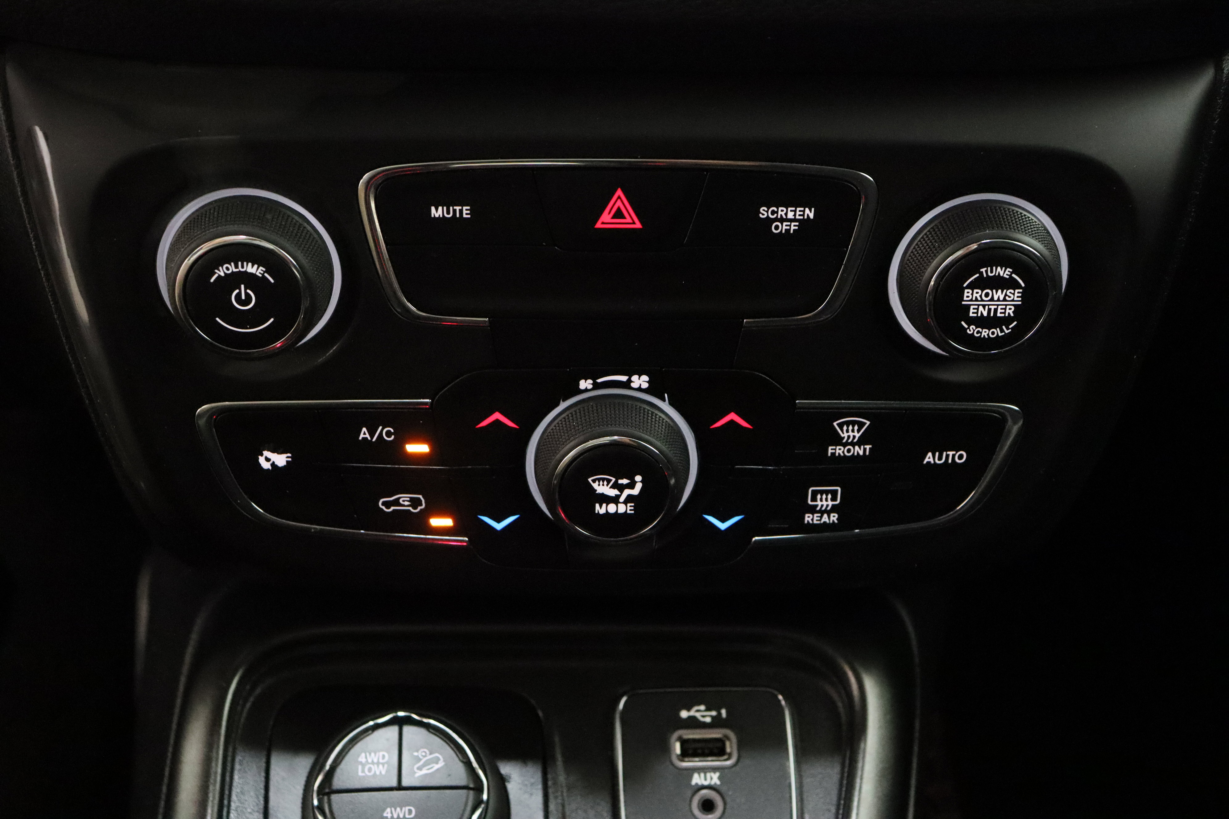 Used 2020 Jeep Compass Trailhawk AWD/4WD image 19