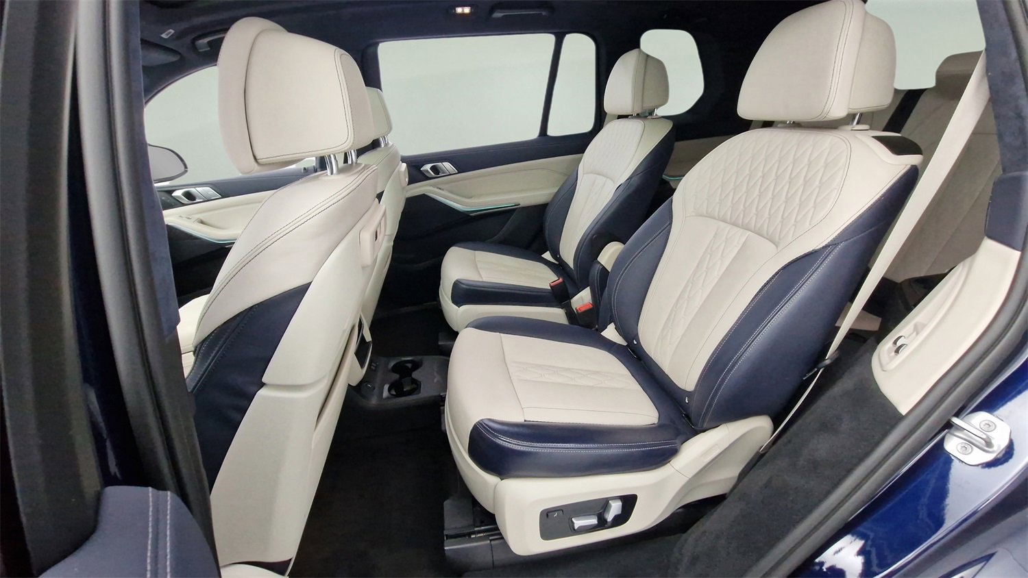 Used 2022 BMW X7 xDrive40i w/ Executive Package image 23
