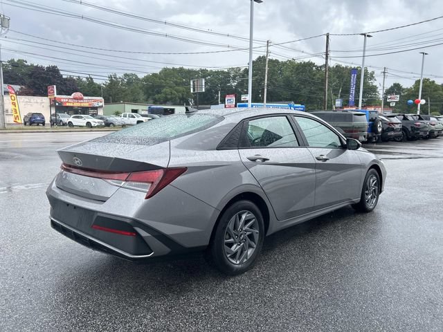 Certified 2024 Hyundai Elantra SEL FWD image 3