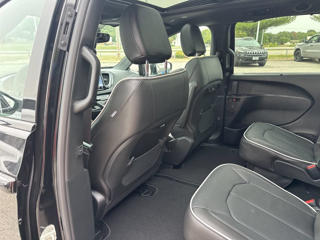 New 2026 Chrysler Pacifica Limited w/ S Appearance Package FWD image 44