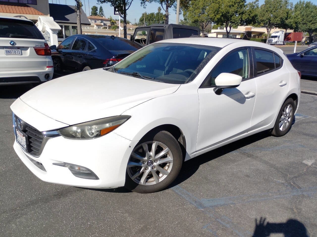 Used 2018 MAZDA MAZDA3 Sport FWD image 2