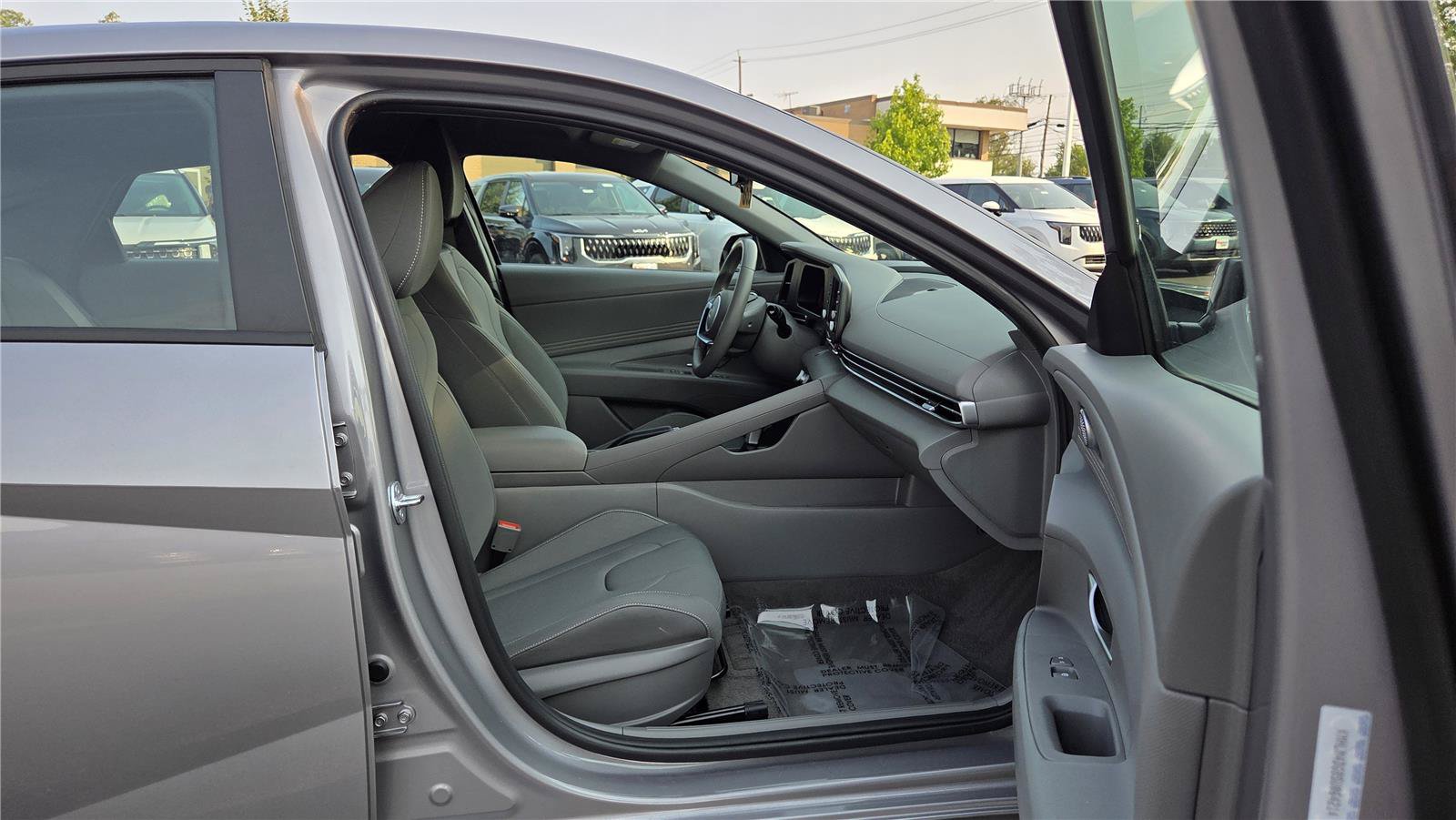 Used 2025 Hyundai Elantra Sport w/ Cargo Package FWD image 29
