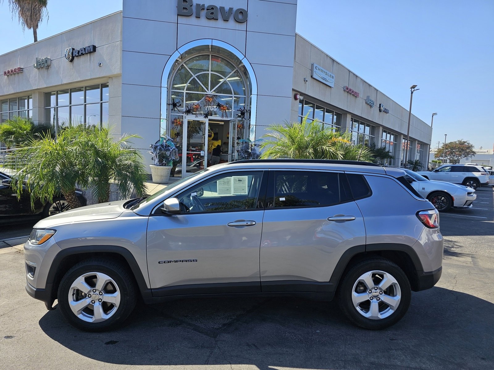 Used 2019 Jeep Compass Latitude w/ Popular Equipment Group image 4