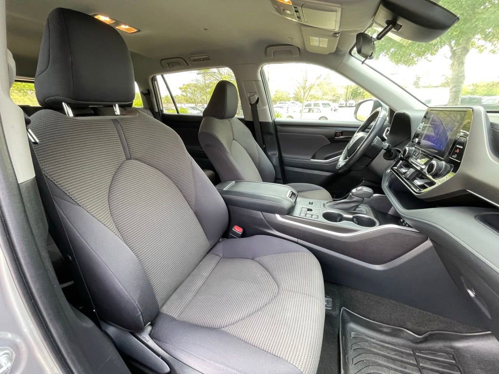 Used 2023 Toyota Highlander LE image 31