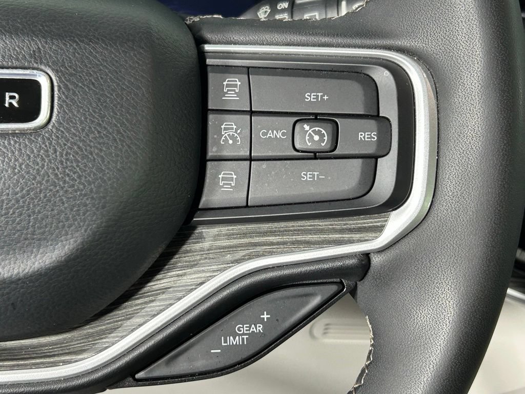 Used 2022 Jeep Wagoneer Series III AWD/4WD image 30