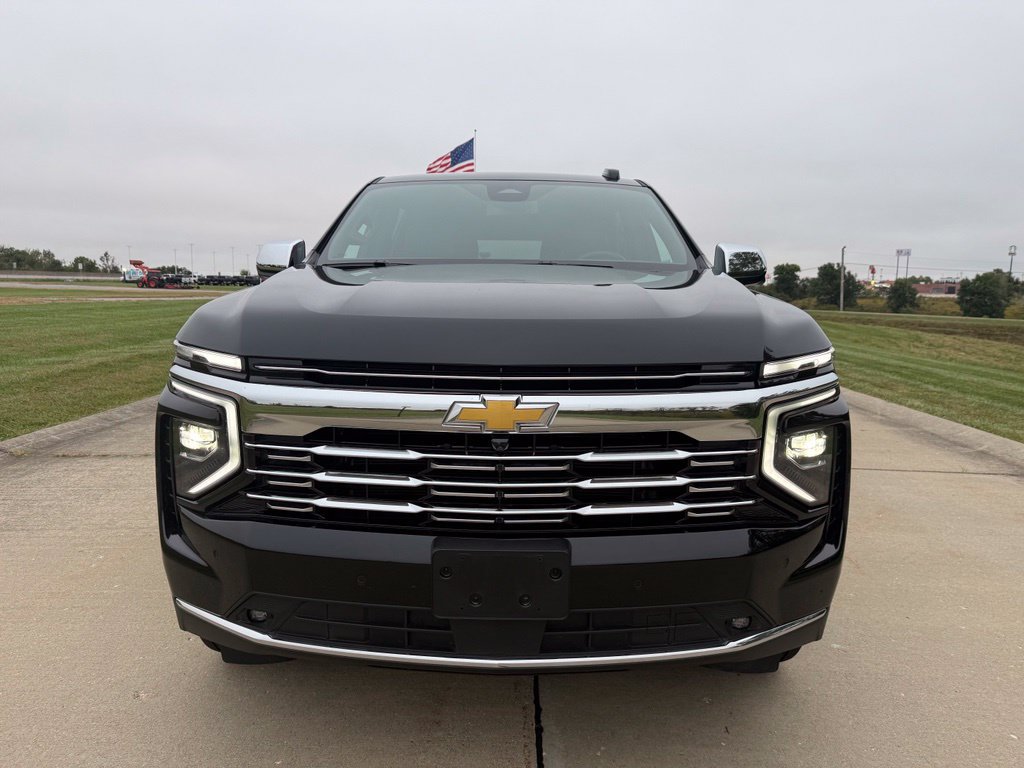 Used 2026 Chevrolet Suburban Premier AWD/4WD image 11