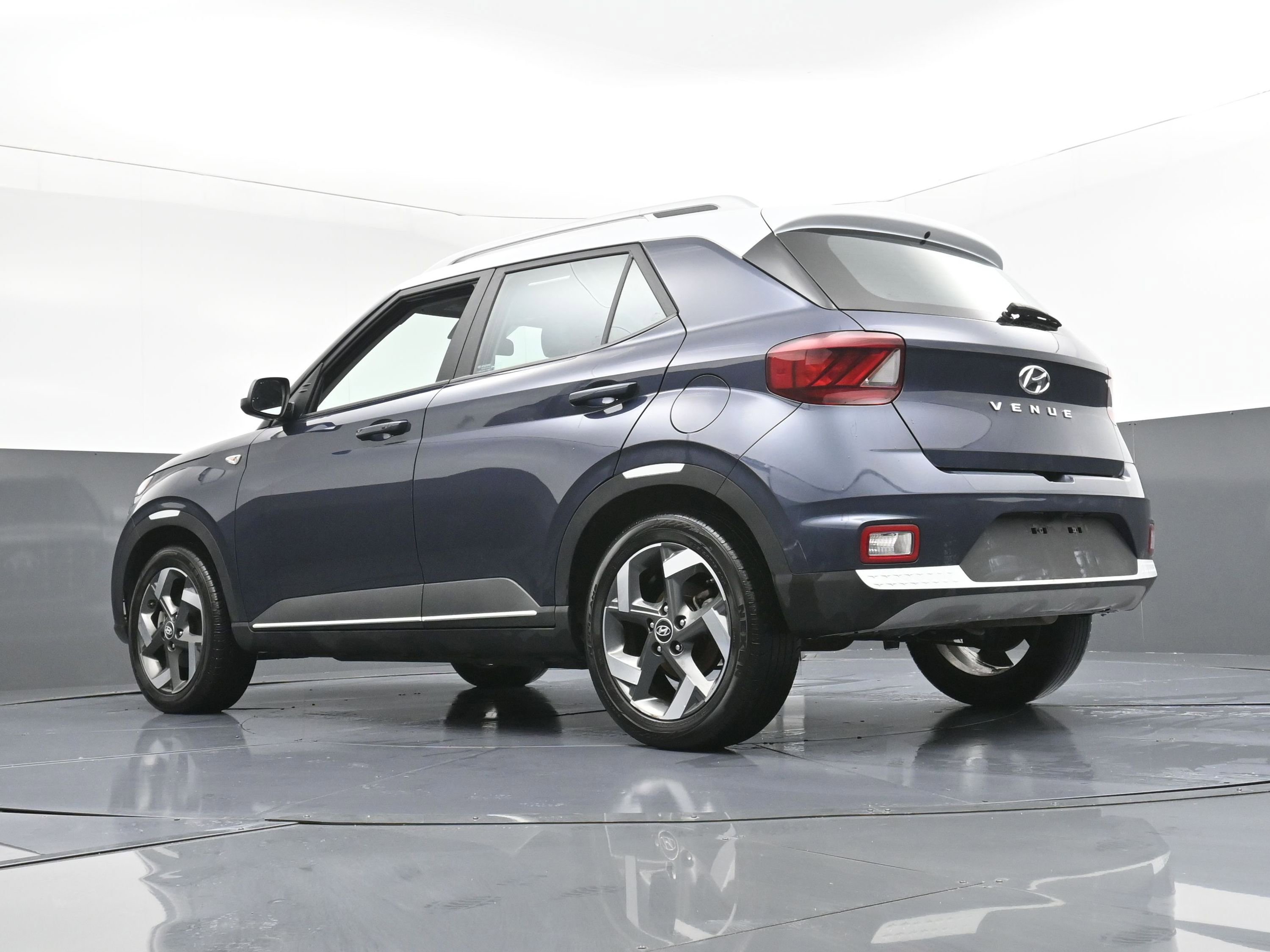 Used 2023 Hyundai Venue Limited w/ Cargo Package image 26