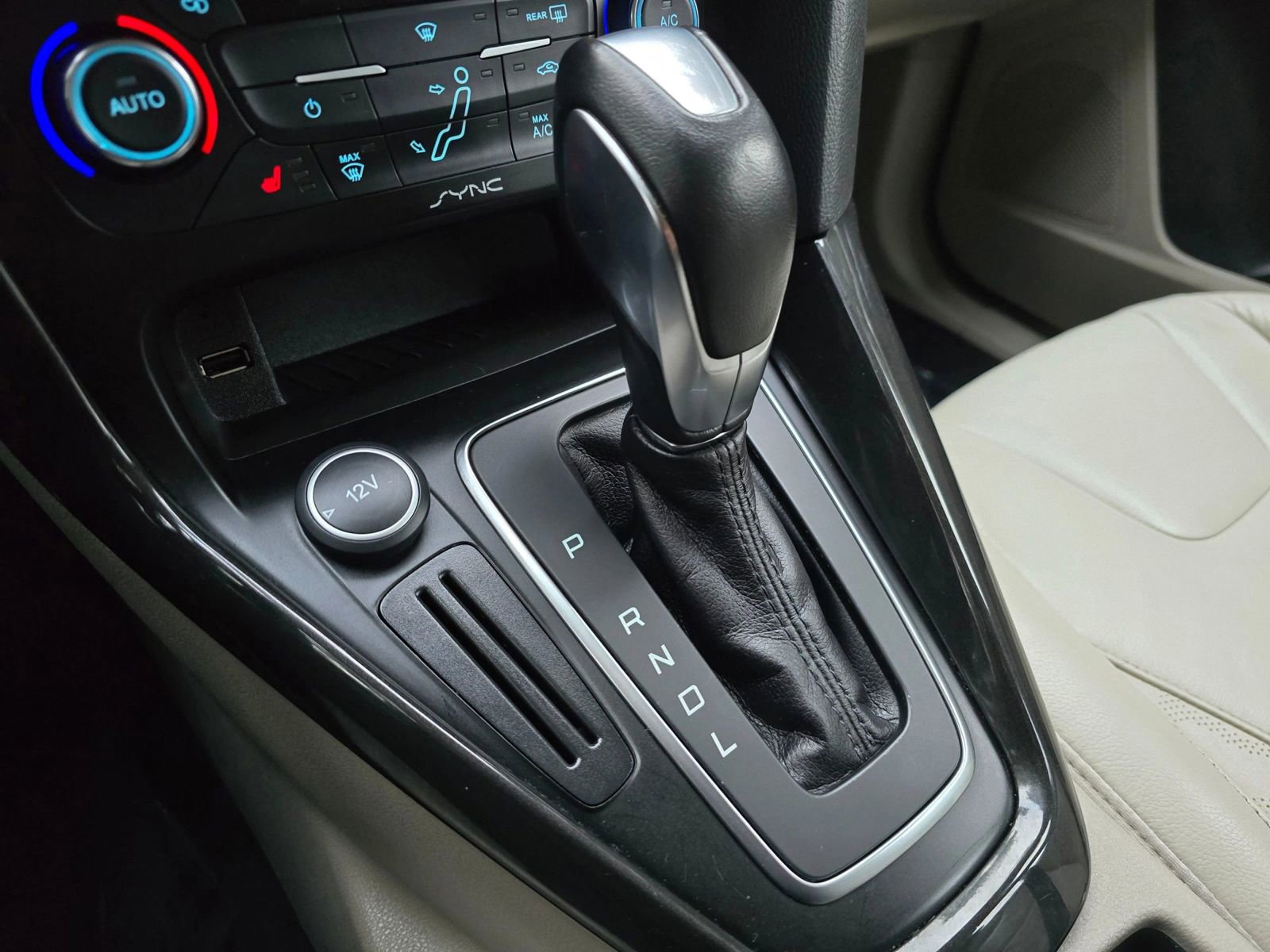 Used 2015 Ford Focus Electric Hatchback w/ Exterior Protection Package image 32