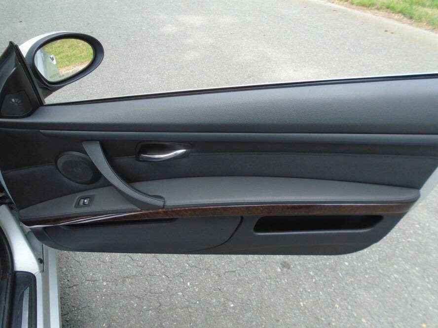 Used 2009 BMW 328i Convertible RWD image 19