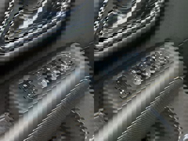 Used 2024 GMC Yukon XL SLT w/ SLT Luxury Package image 19