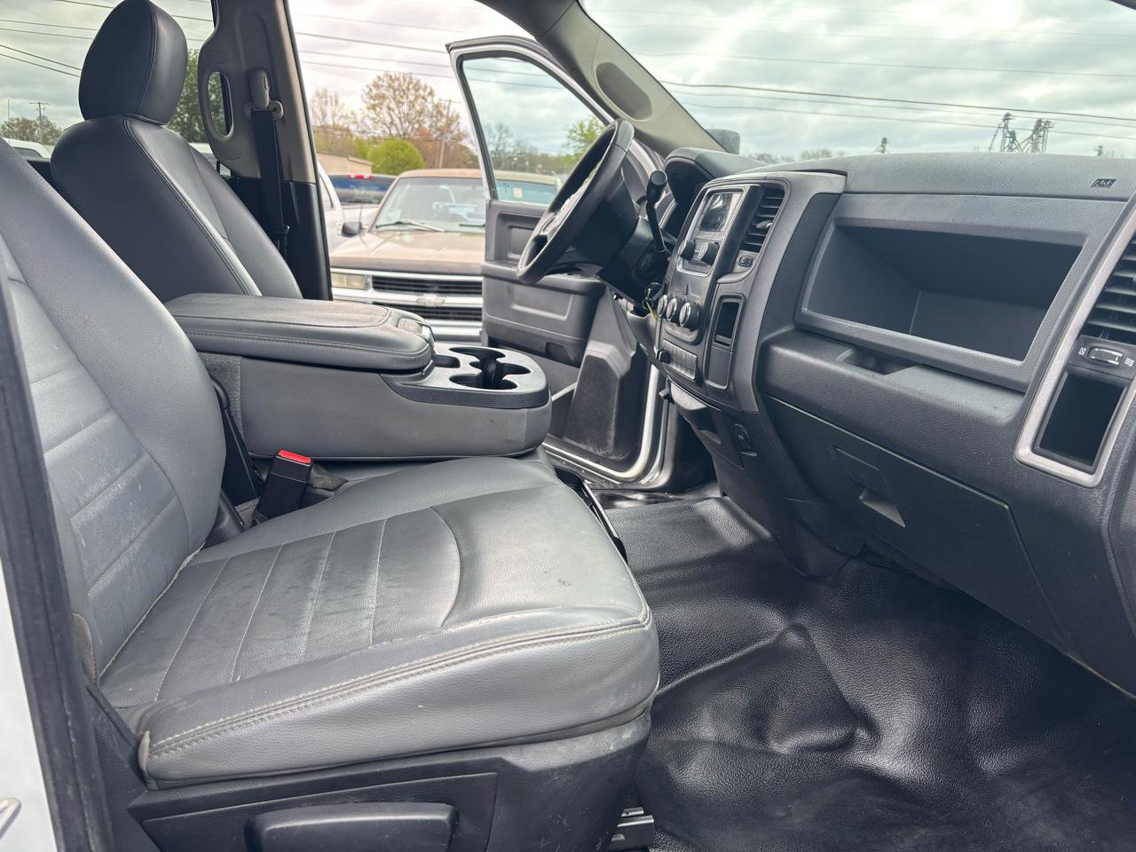 Used 2018 RAM 5500 Tradesman w/ Ambulance Prep Group RWD image 10