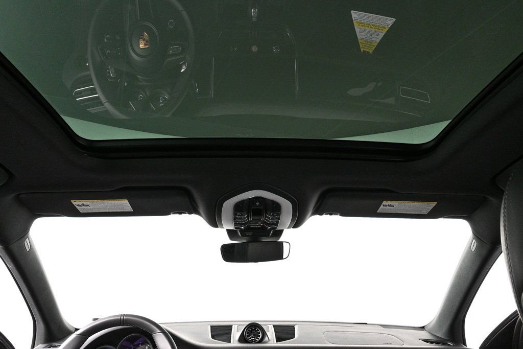 Certified 2026 Porsche Macan AWD/4WD image 20